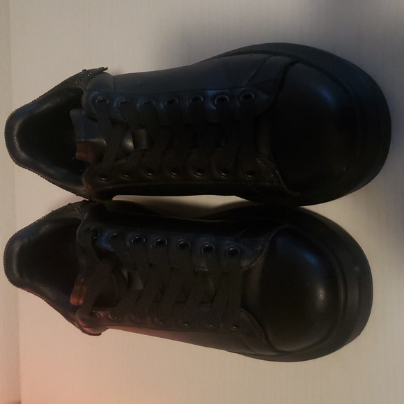 STEVE MADDEN " GASP" SNEAKERS - Picture 3 of 6